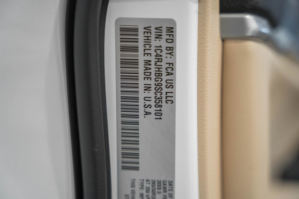 New 2025 Jeep Grand Cherokee Limited w/ Luxury Tech Group II image 39