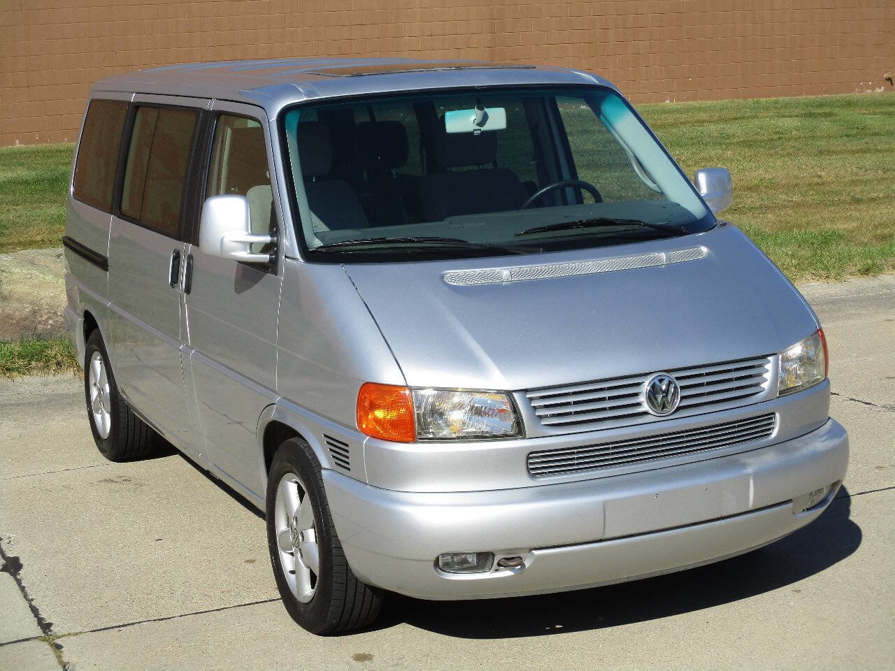 Used 2002 Volkswagen Eurovan GLS image 8