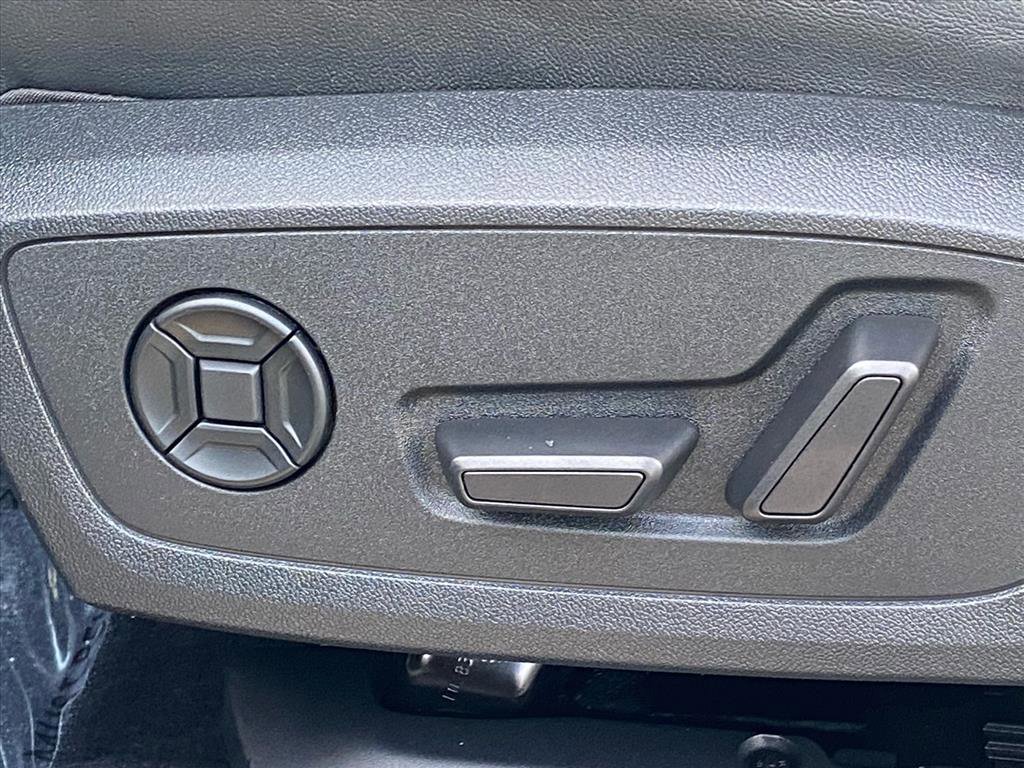 Used 2023 Audi Q4 e-tron Premium Plus w/ Premium Plus image 11