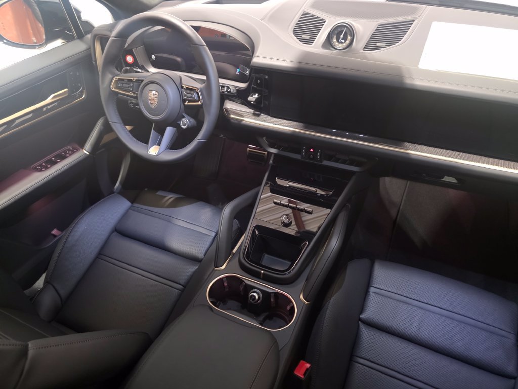 New 2026 Porsche Cayenne Turbo AWD/4WD image 21