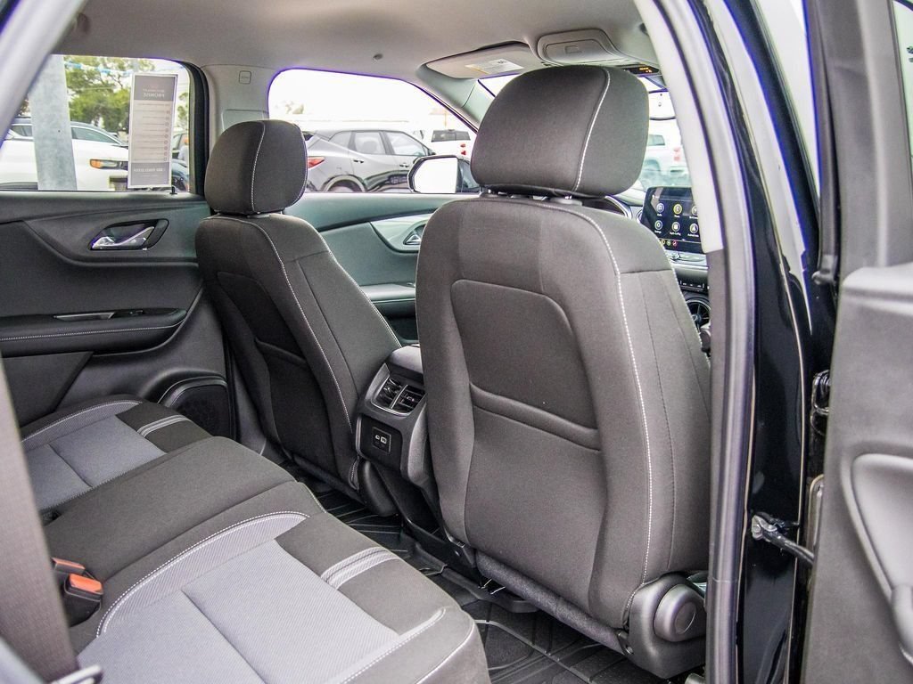 New 2025 Chevrolet Blazer LT w/ Convenience Package FWD image 35