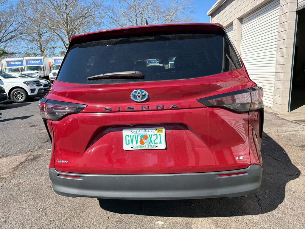 Used 2025 Toyota Sienna LE image 6