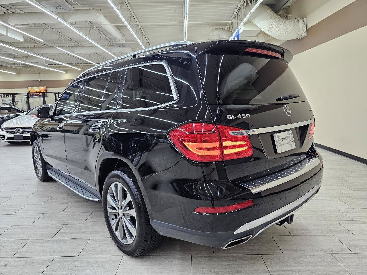 Used 2015 Mercedes-Benz GL 450 4MATIC w/ Appearance Package image 9