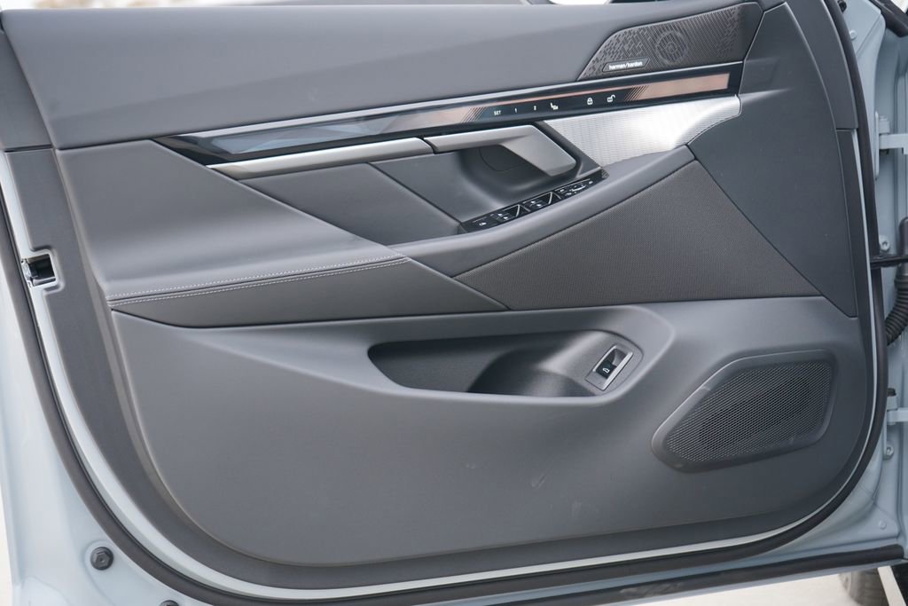 New 2026 BMW i5 eDrive40 w/ M Sport Package RWD image 9