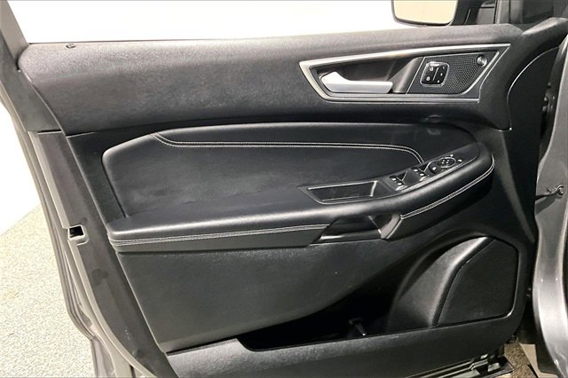 Used 2024 Ford Edge Titanium w/ Cold Weather Package image 21