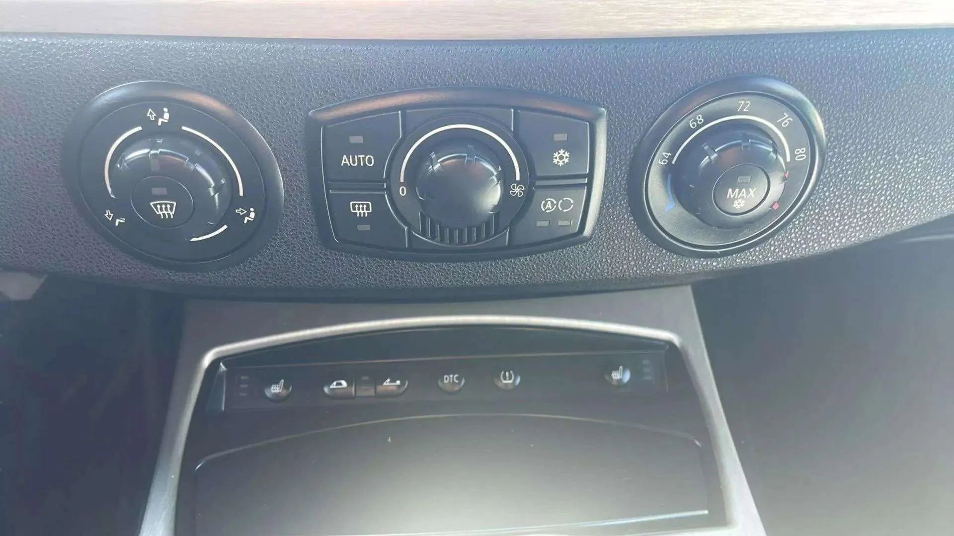 Used 2005 BMW Z4 2.5i image 26