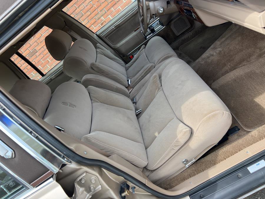 Used 1989 Lincoln Town Car Signature RWD image 36