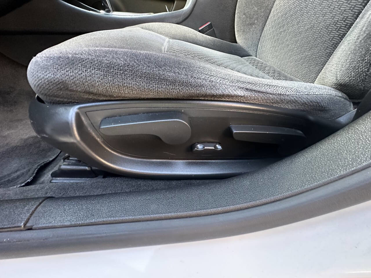 Used 2016 Chevrolet Impala LT image 16