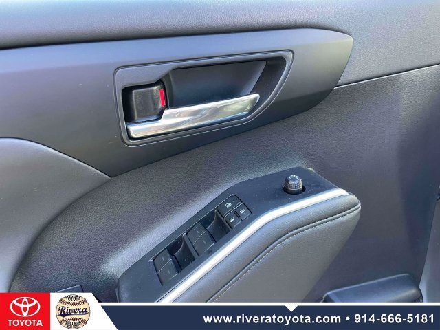 Used 2024 Toyota Highlander XLE AWD/4WD image 18