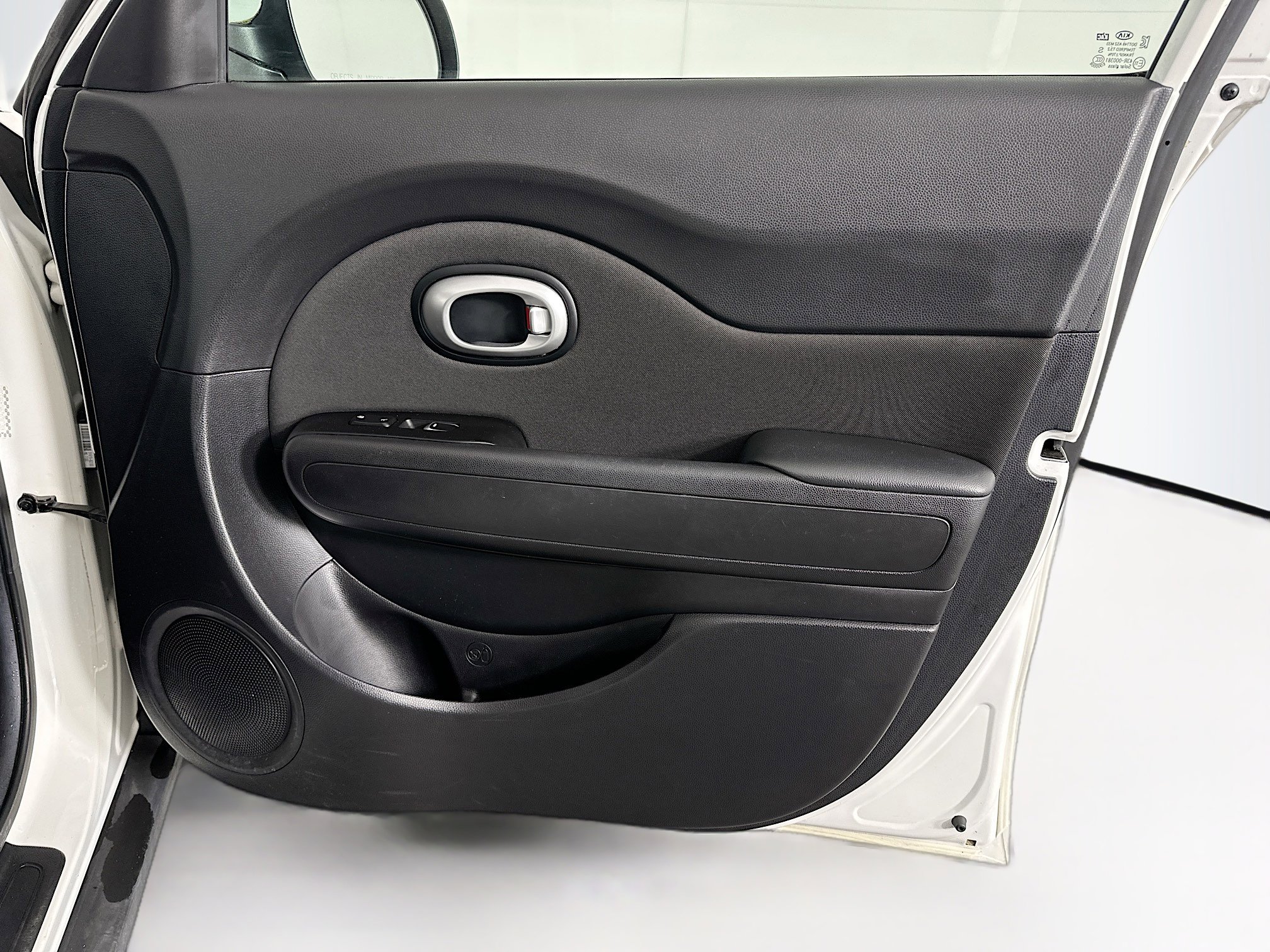 Used 2017 Kia Soul image 29