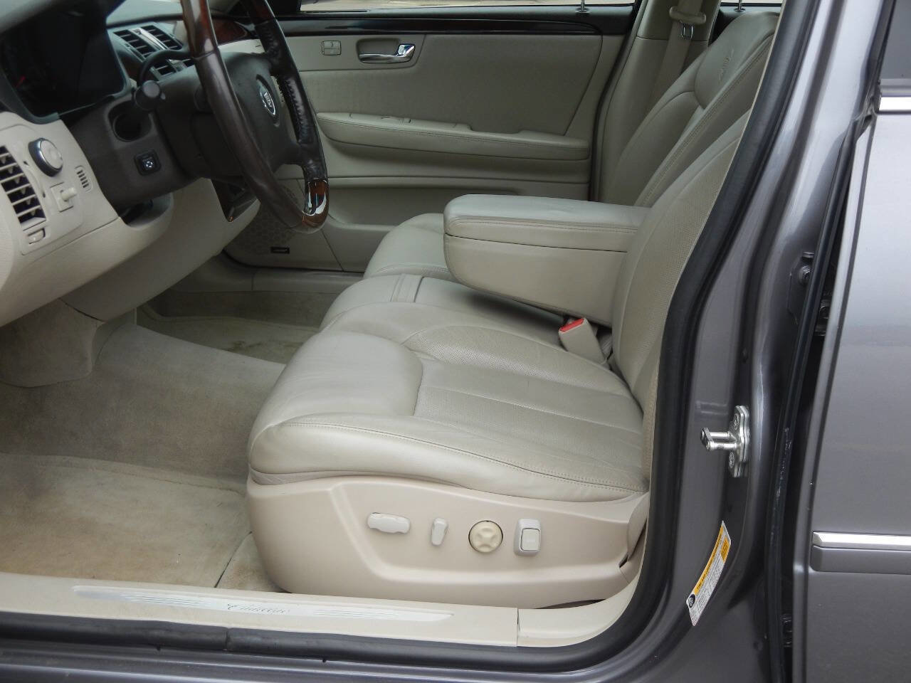 Used 2007 Cadillac DTS Luxury II FWD image 27