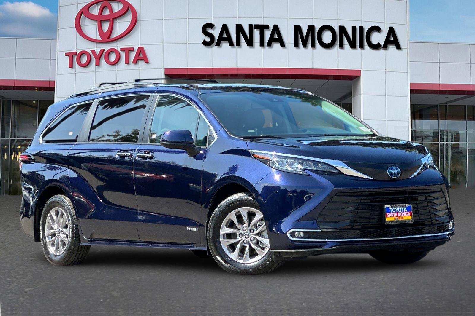 Used 2021 Toyota Sienna XLE
