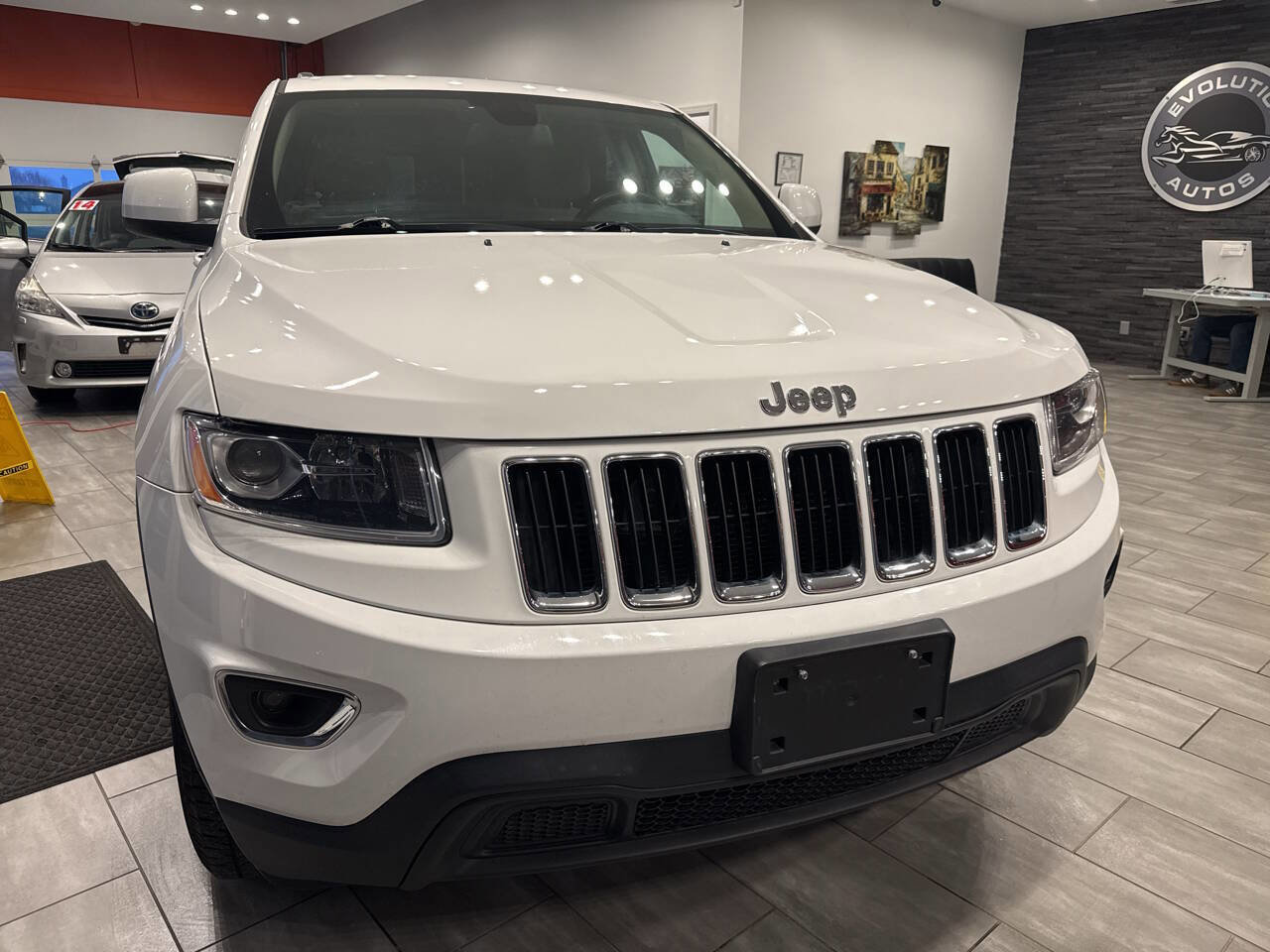 Used 2016 Jeep Grand Cherokee Laredo w/ Quick Order Package 23E AWD/4WD image 3