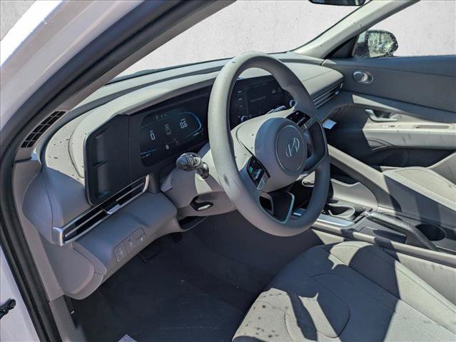 New 2026 Hyundai Elantra SE FWD image 3