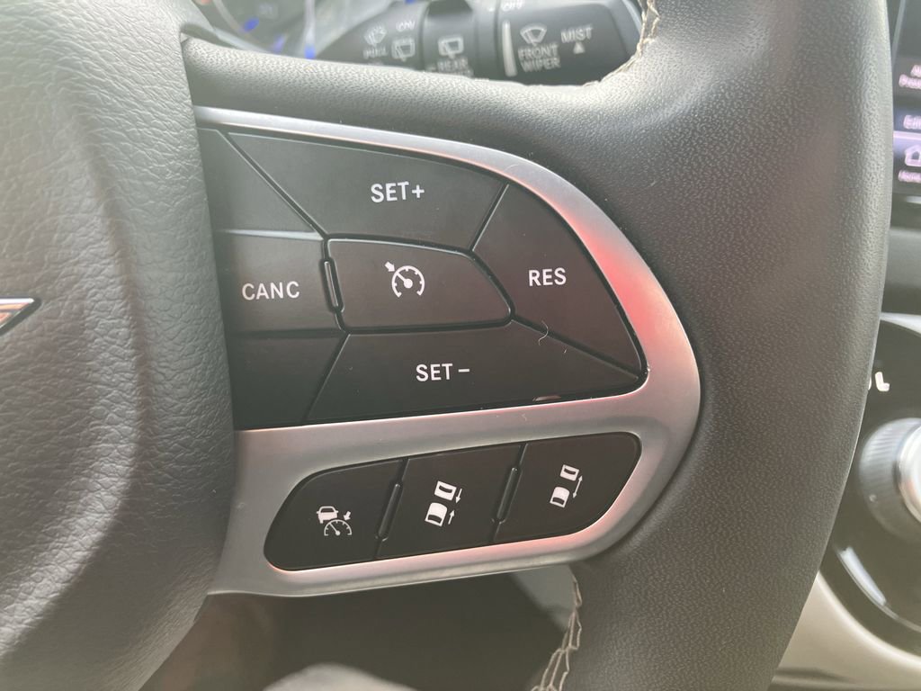 Used 2022 Chrysler Pacifica Touring-L FWD image 39
