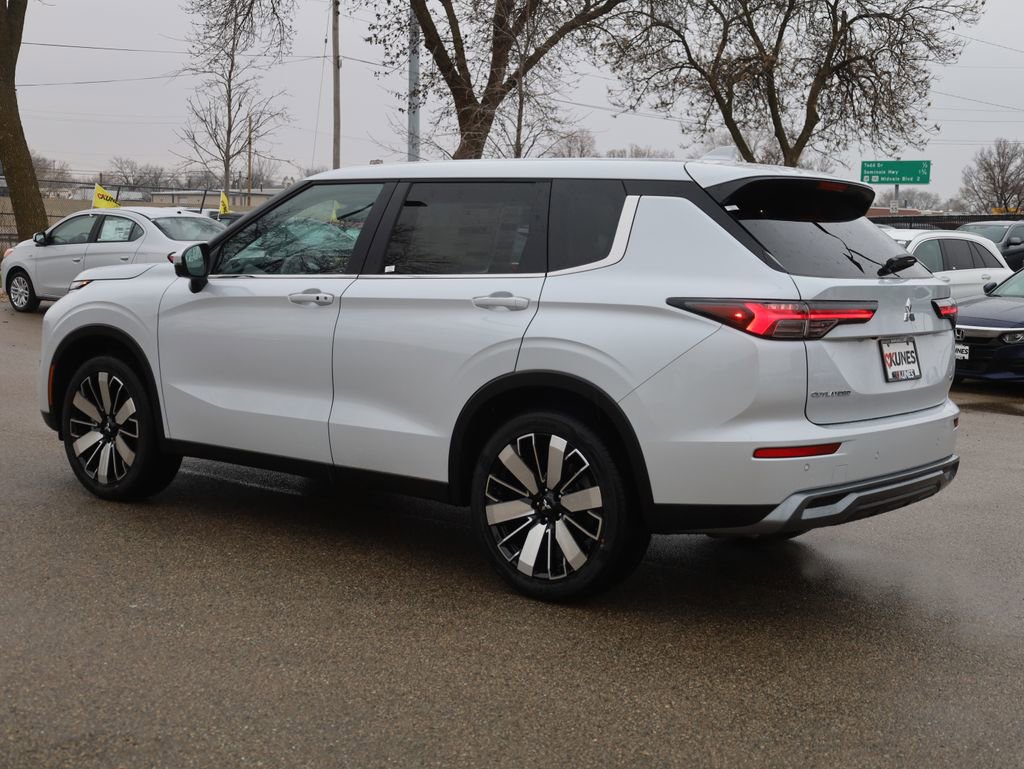 New 2025 Mitsubishi Outlander SE image 7