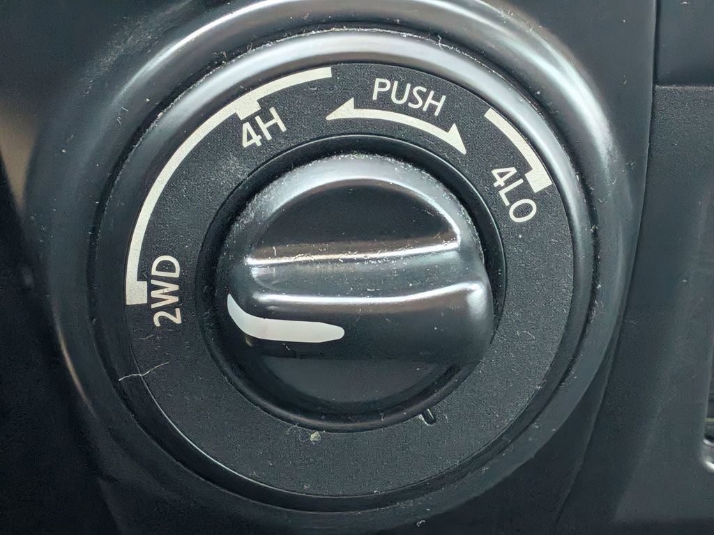 Used 2019 Nissan Titan S AWD/4WD image 17