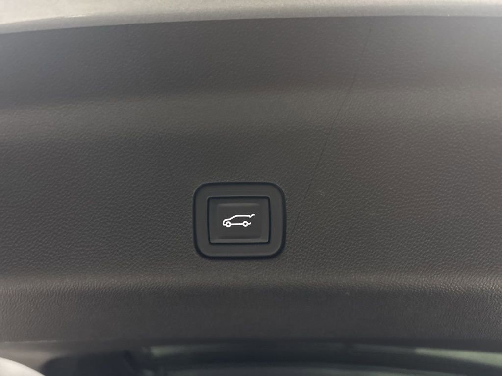 Used 2023 GMC Yukon SLT w/ SLT Premium Package AWD/4WD image 7