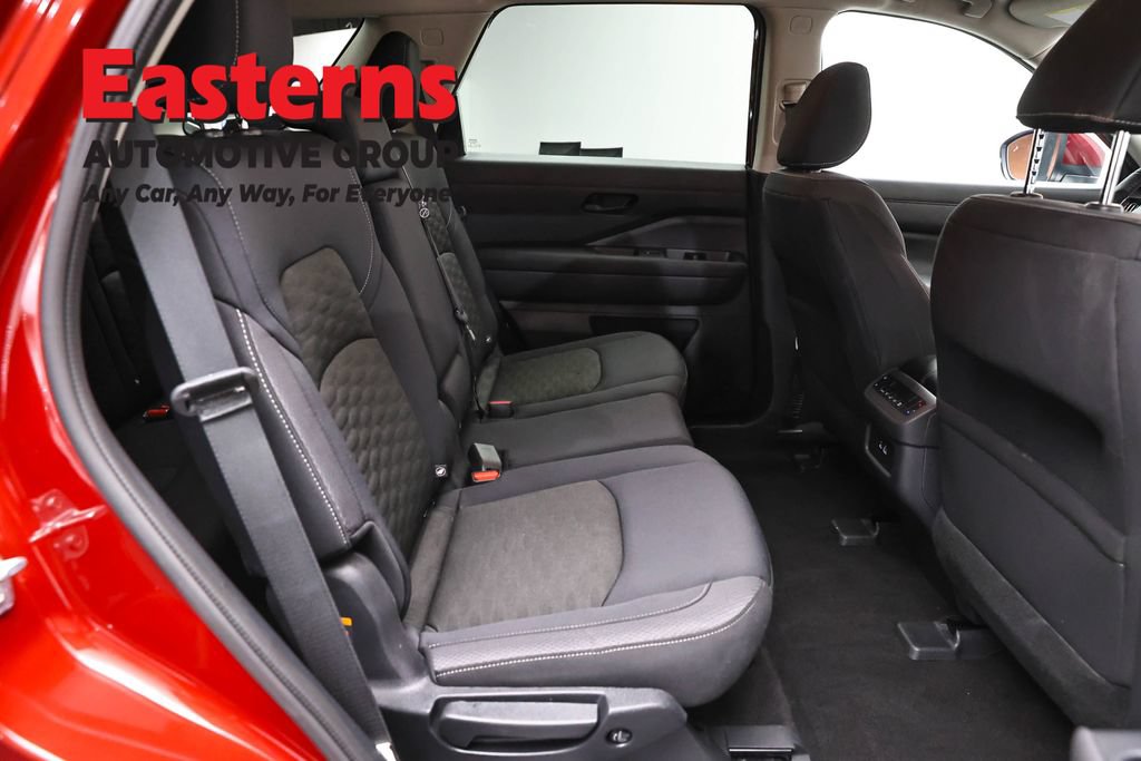 Used 2024 Nissan Pathfinder SV AWD/4WD image 24