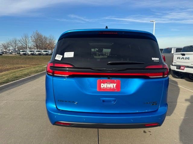 New 2026 Chrysler Pacifica Limited w/ S Appearance Package image 6