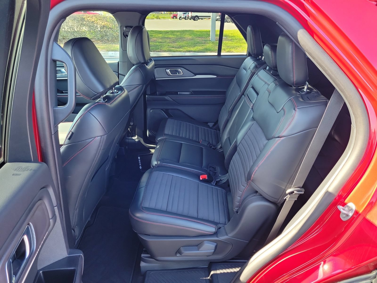 Used 2025 Ford Explorer ST-Line w/ Premium Package RWD image 11