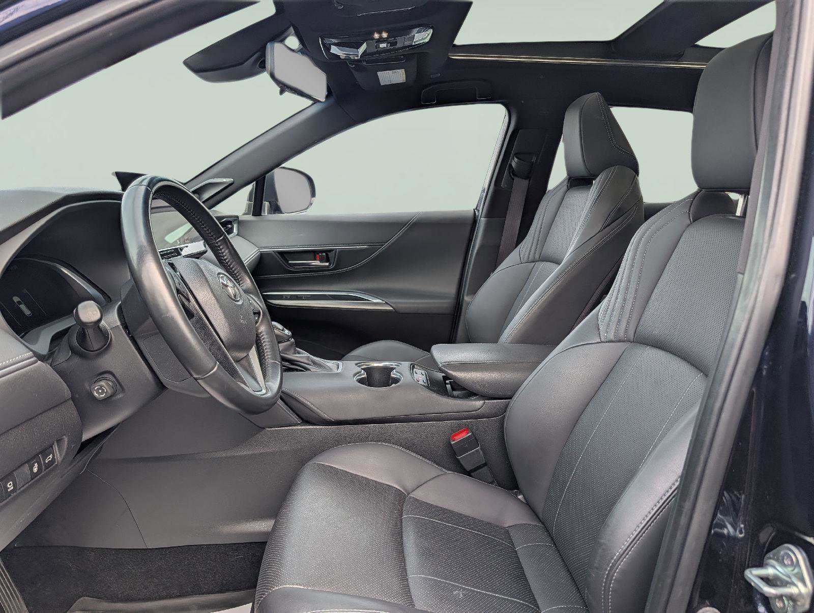 Used 2023 Toyota Venza Limited image 11