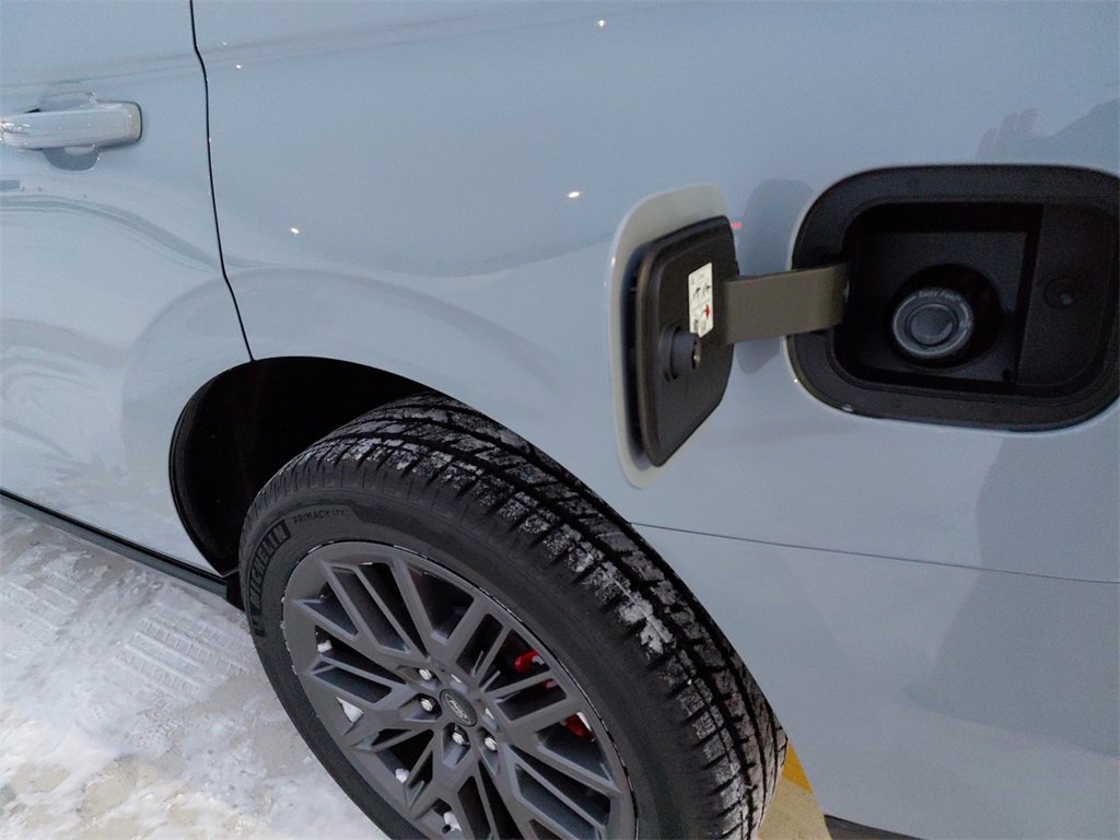 New 2025 Ford Expedition Platinum w/ Stealth Performance Package image 29