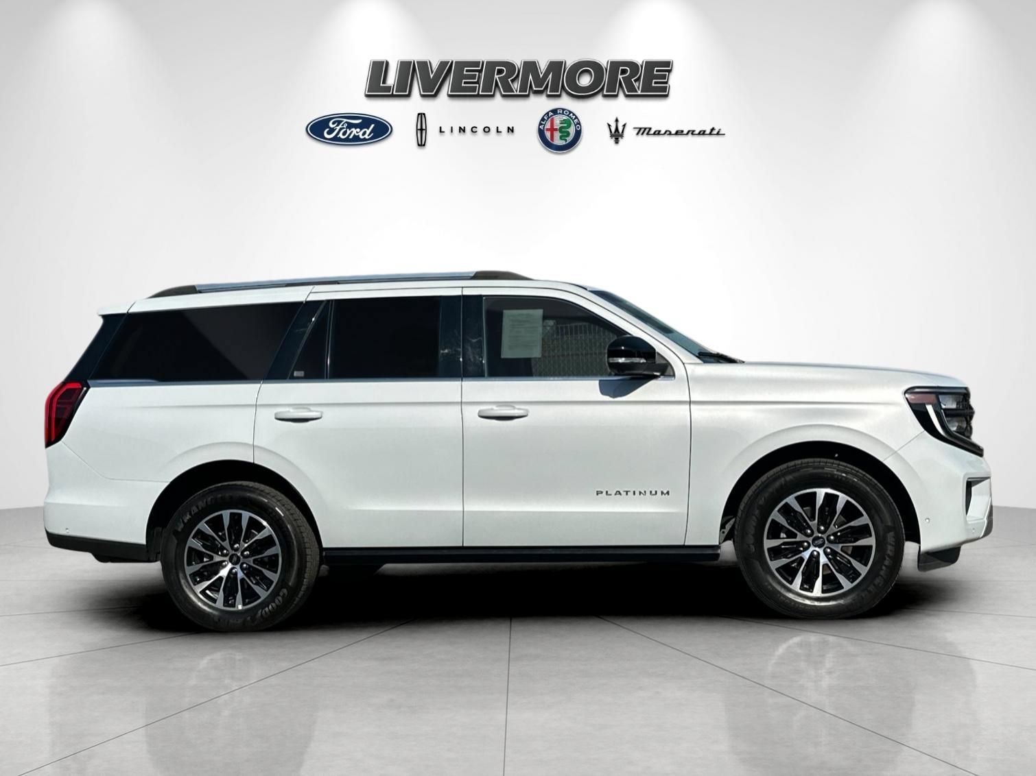 Certified 2025 Ford Expedition Platinum AWD/4WD image 2