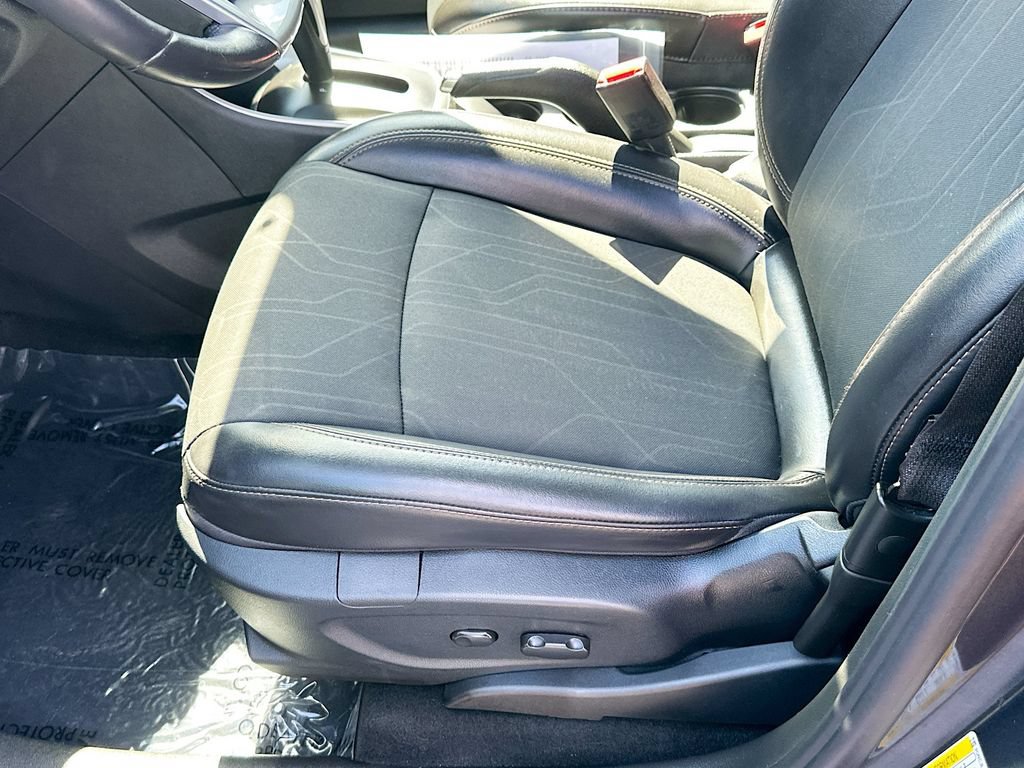 Used 2018 Chevrolet Trax LT w/ LT Convenience Package FWD image 18