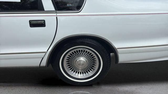 Used 1996 Chevrolet Caprice SS RWD image 31