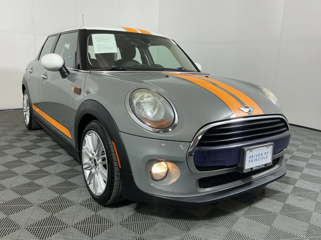 Used 2017 MINI Cooper 4-Door Hardtop image 4