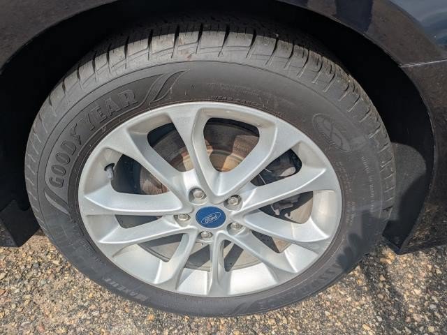 Used 2019 Ford Fusion SE FWD image 19