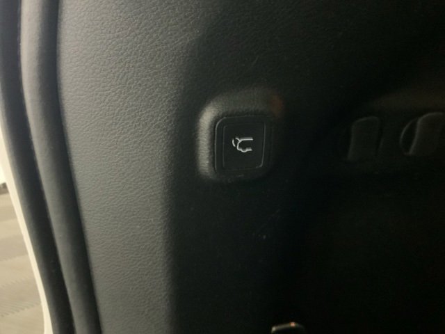 Used 2019 Jeep Cherokee Limited image 32