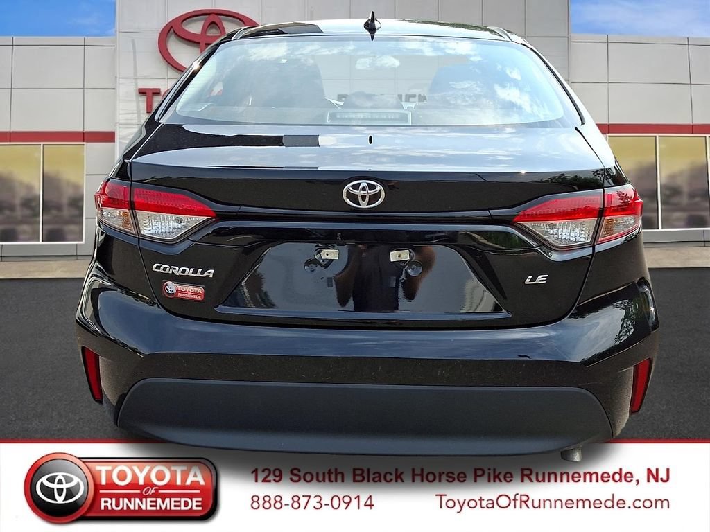 Certified 2025 Toyota Corolla LE FWD image 5