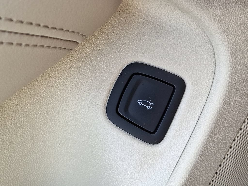 Certified 2020 Cadillac CT4 Premium Luxury RWD image 27