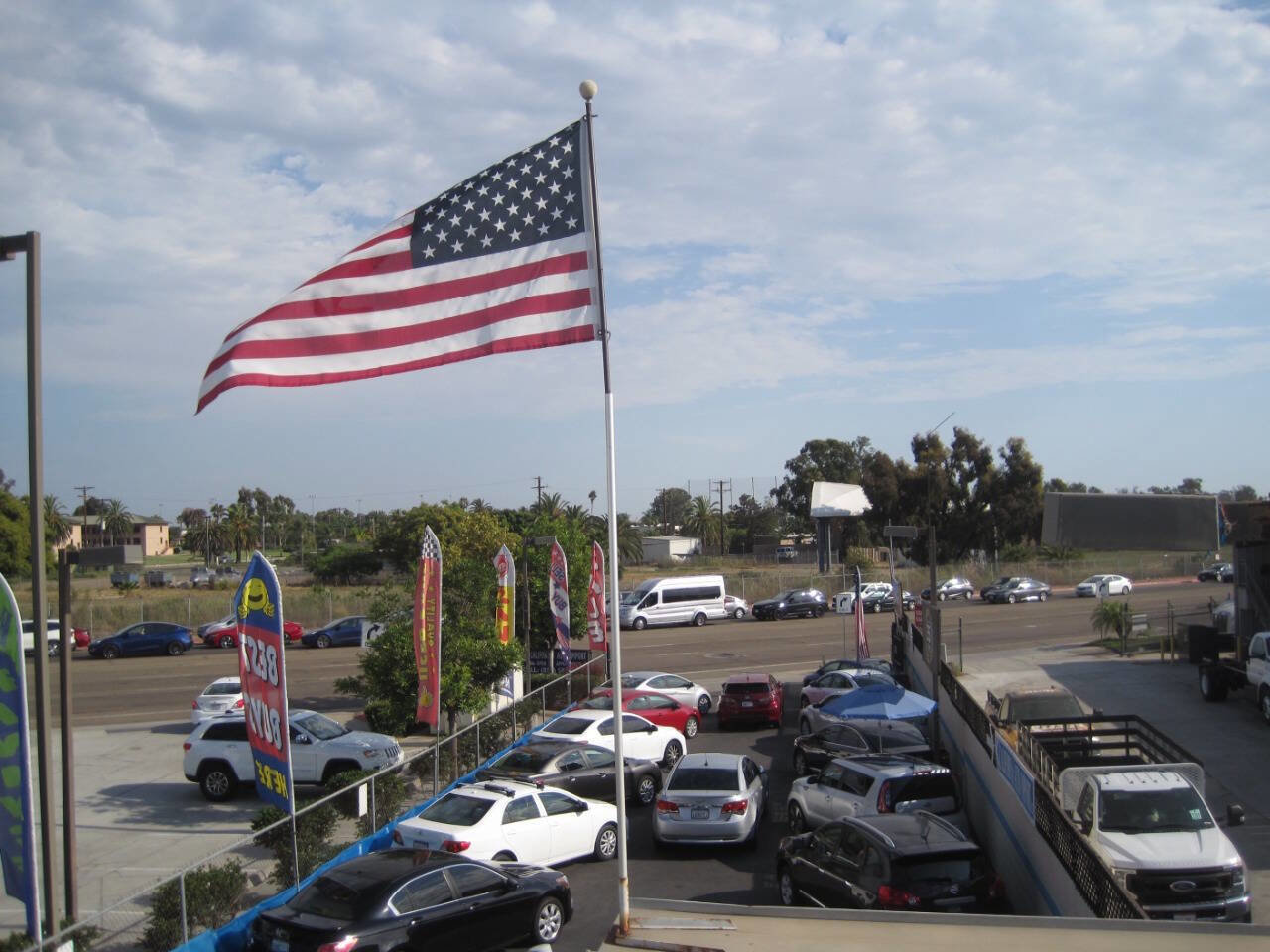 Used 2015 Nissan Sentra SV w/ Navigation Package image 5