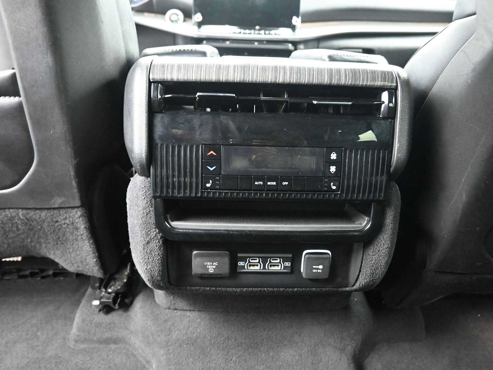 Used 2023 Jeep Wagoneer L Series III w/ Preferred Equipment Group image 26