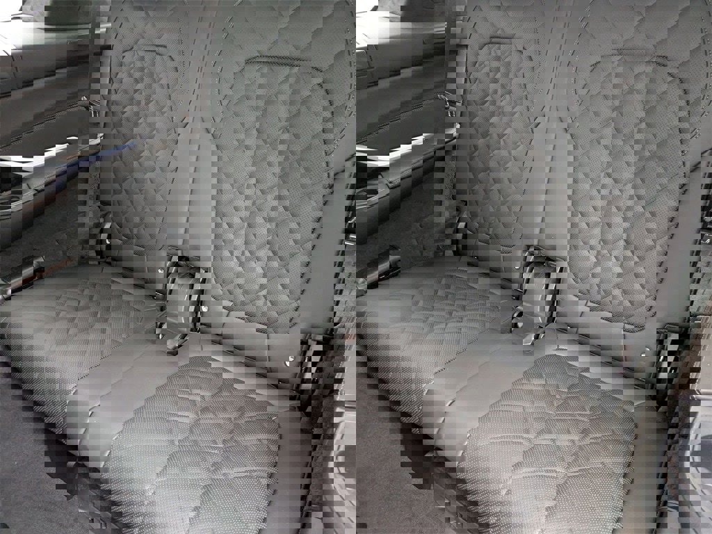 New 2025 BMW X7 xDrive40i w/ Premium Package image 34