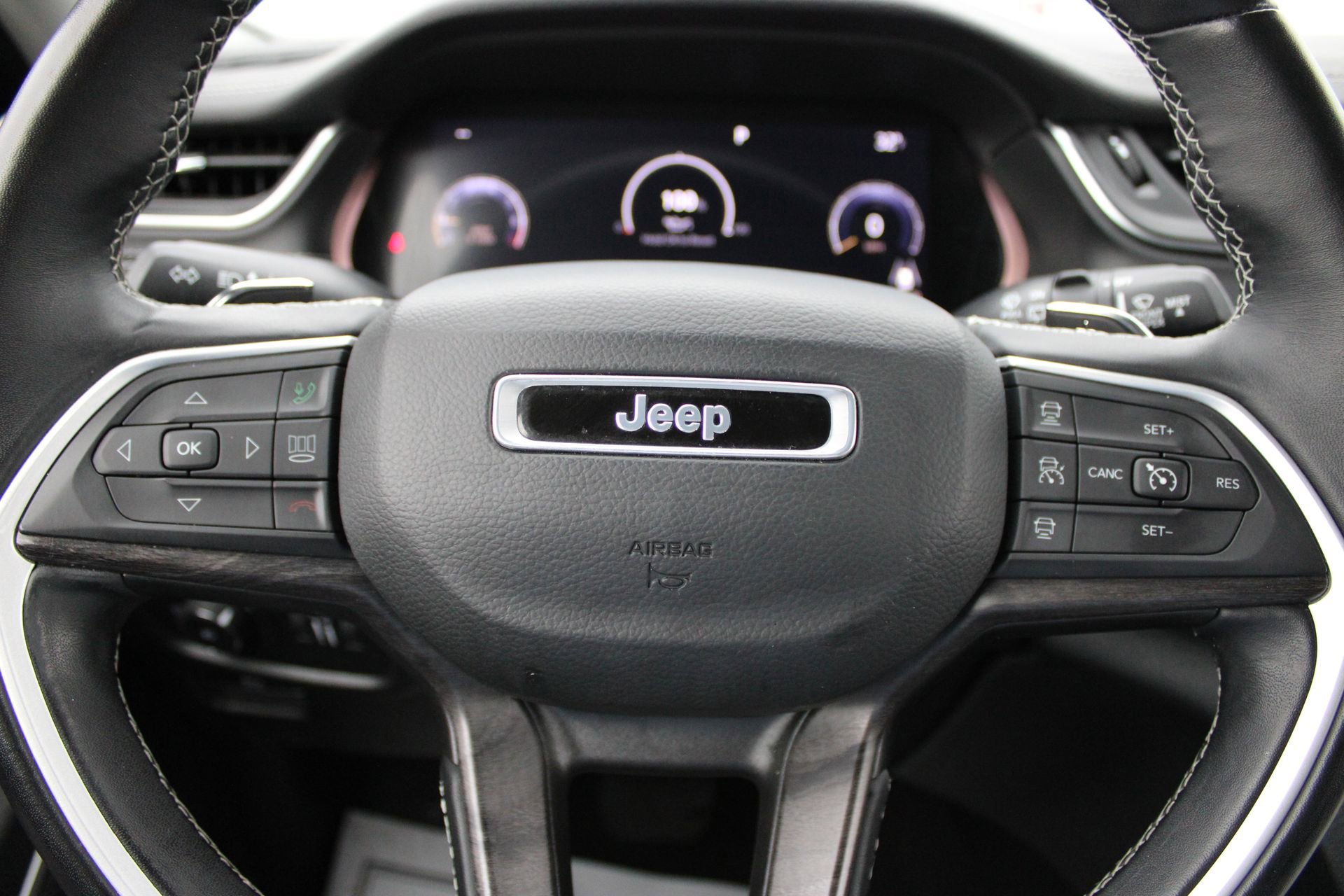 Used 2022 Jeep Grand Cherokee Limited image 24