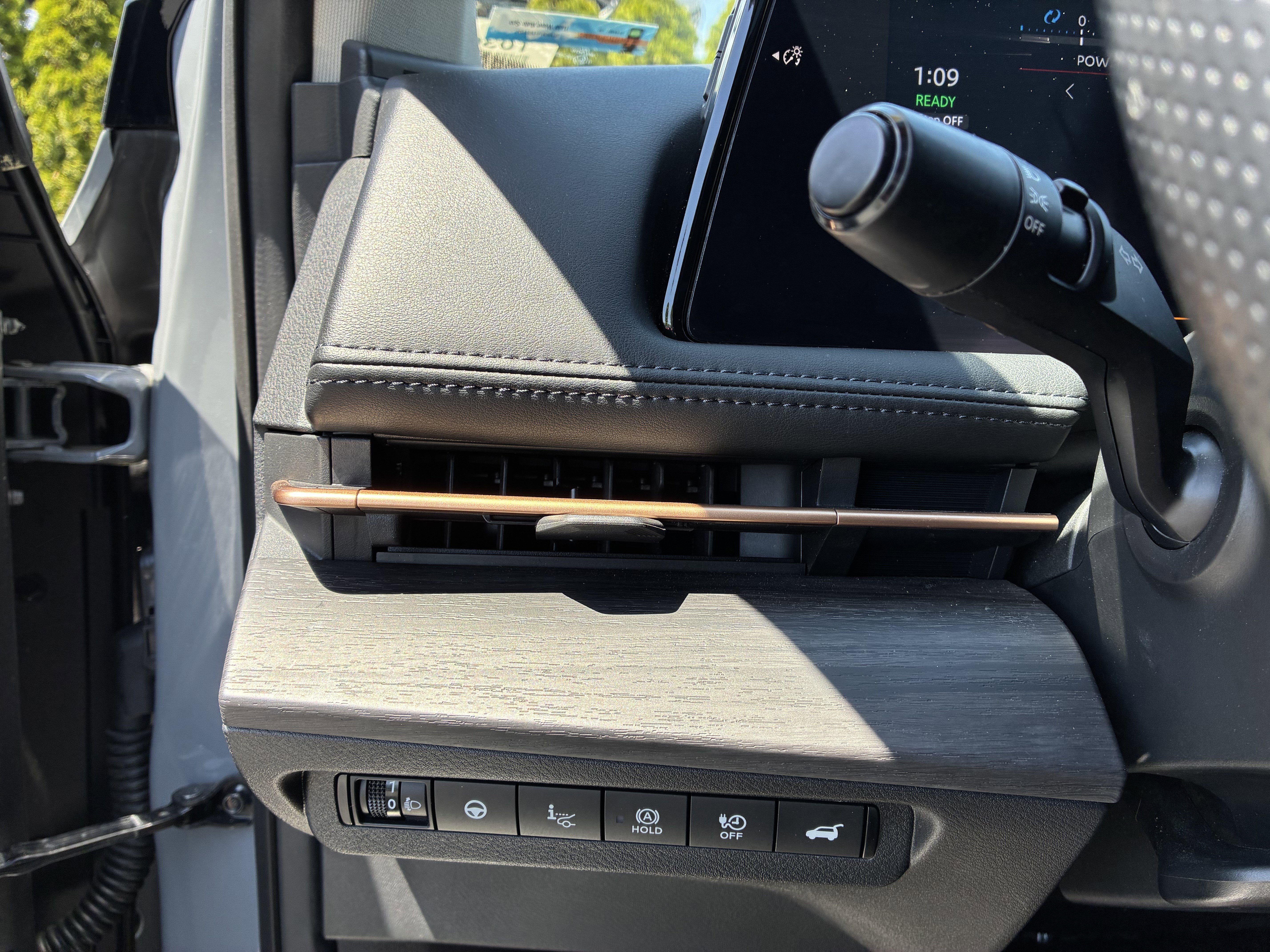 Used 2024 Nissan Ariya AWD image 28