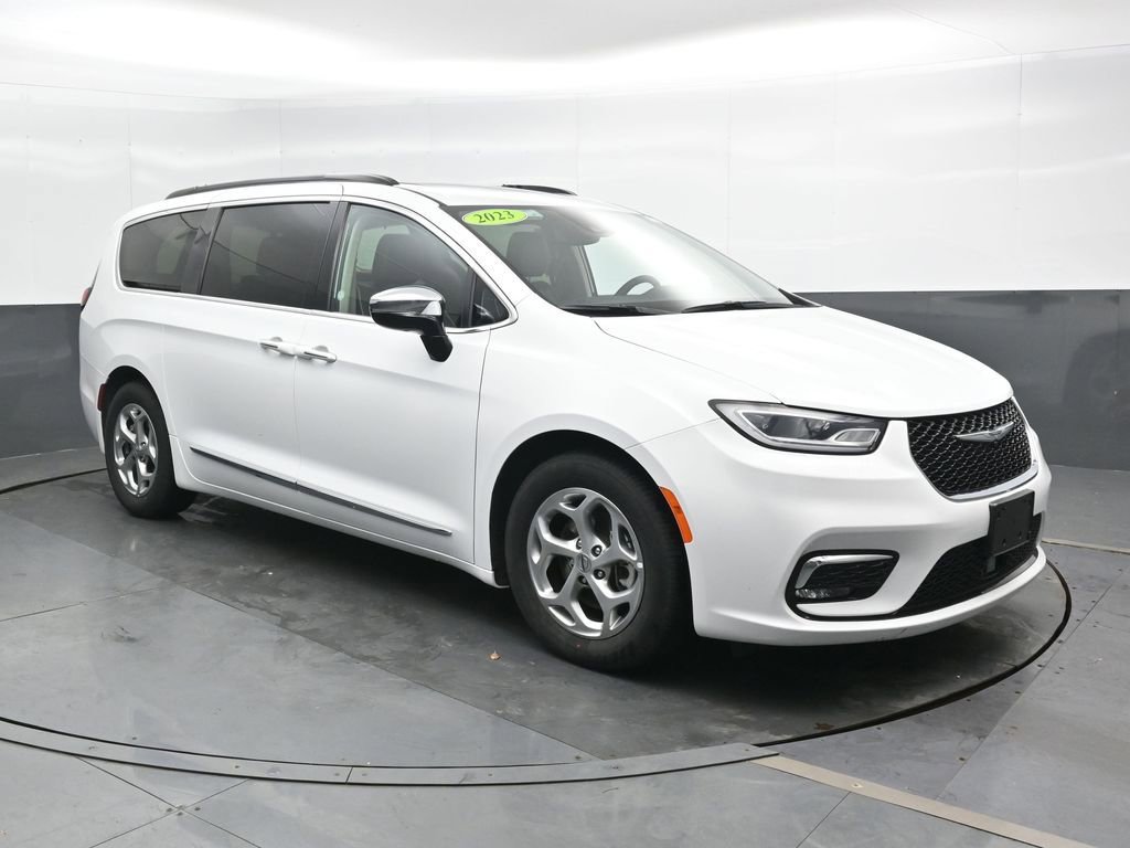 Used 2023 Chrysler Pacifica Limited FWD image 6