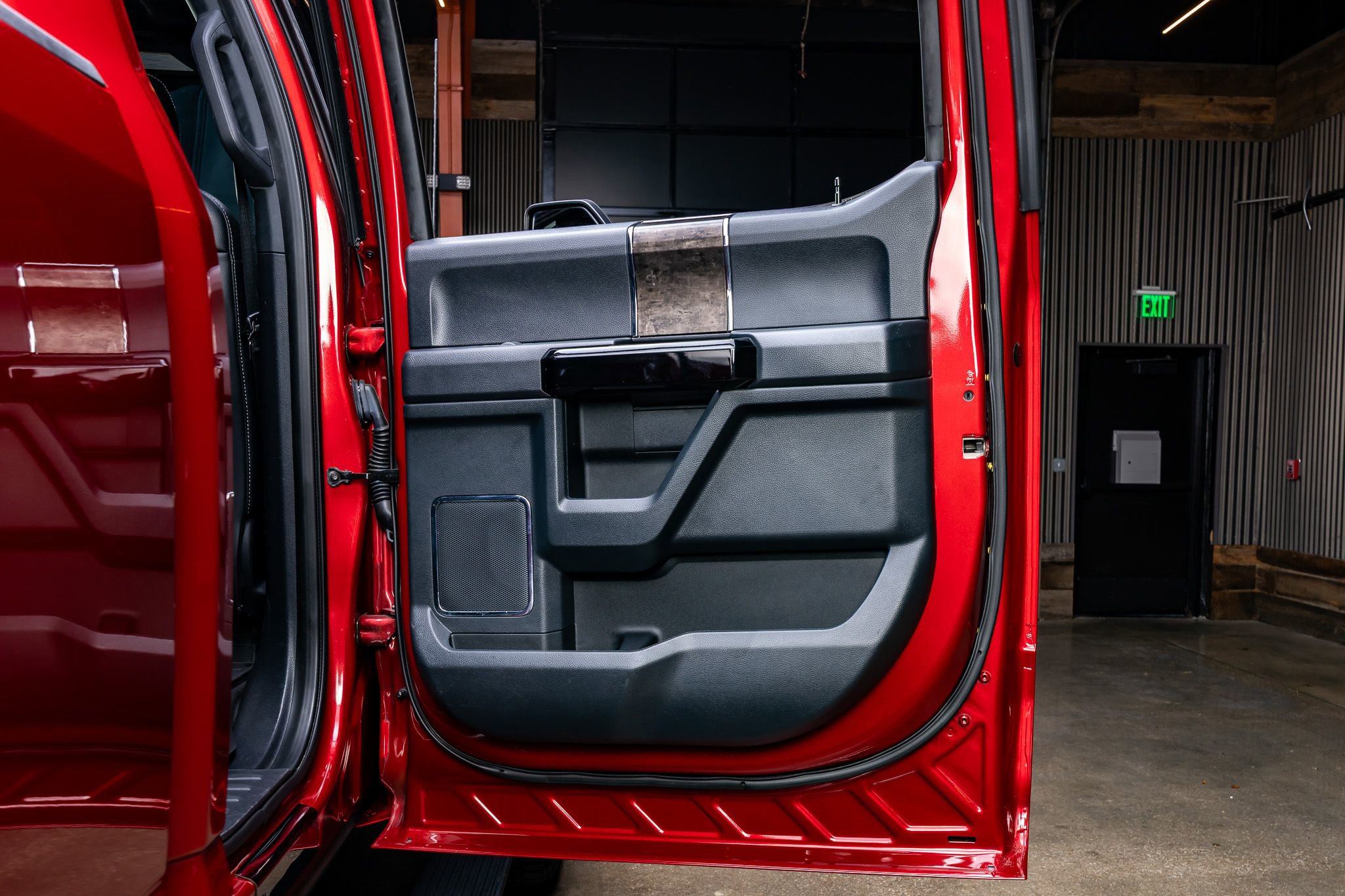 Used 2022 Ford F250 Lariat w/ Black Appearance Package image 38