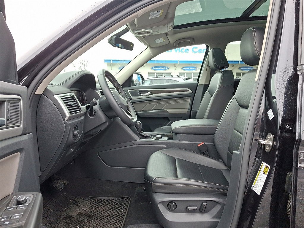 Used 2022 Volkswagen Atlas SE image 16