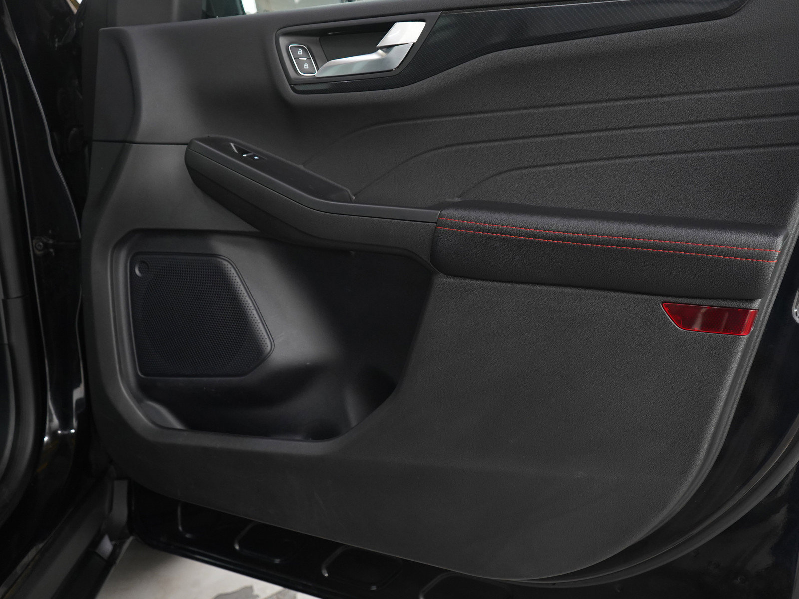 Used 2023 Ford Escape ST-Line Elite image 9