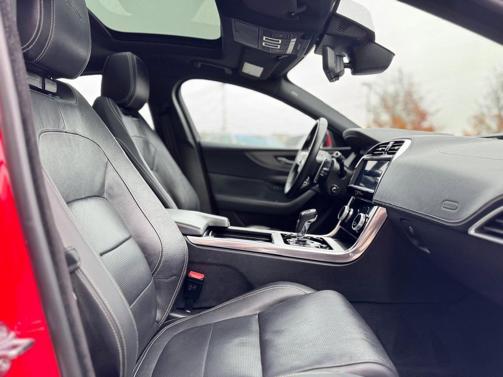Used 2020 Jaguar XE R-Dynamic S image 21