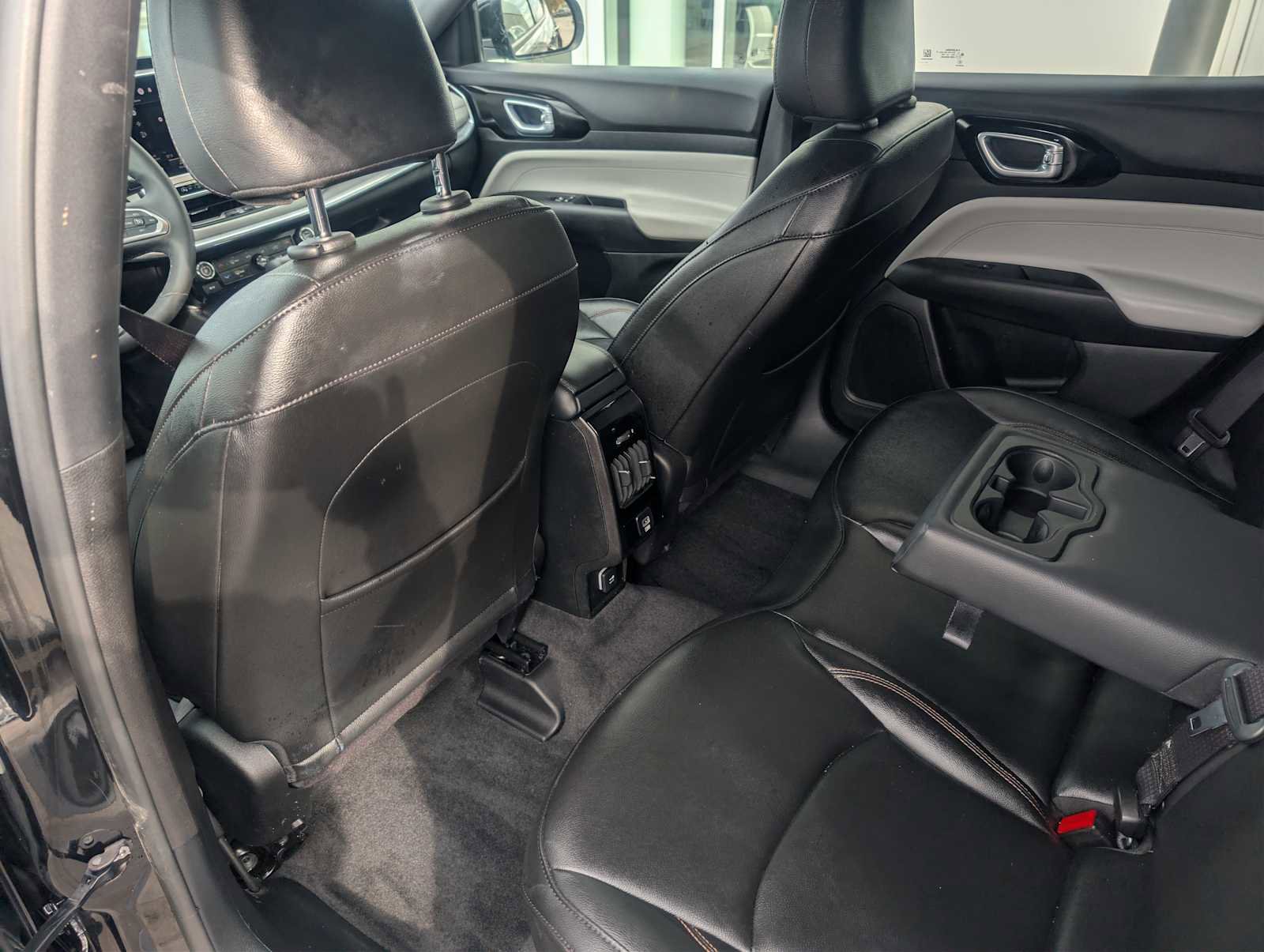 Used 2024 Jeep Compass Limited image 16