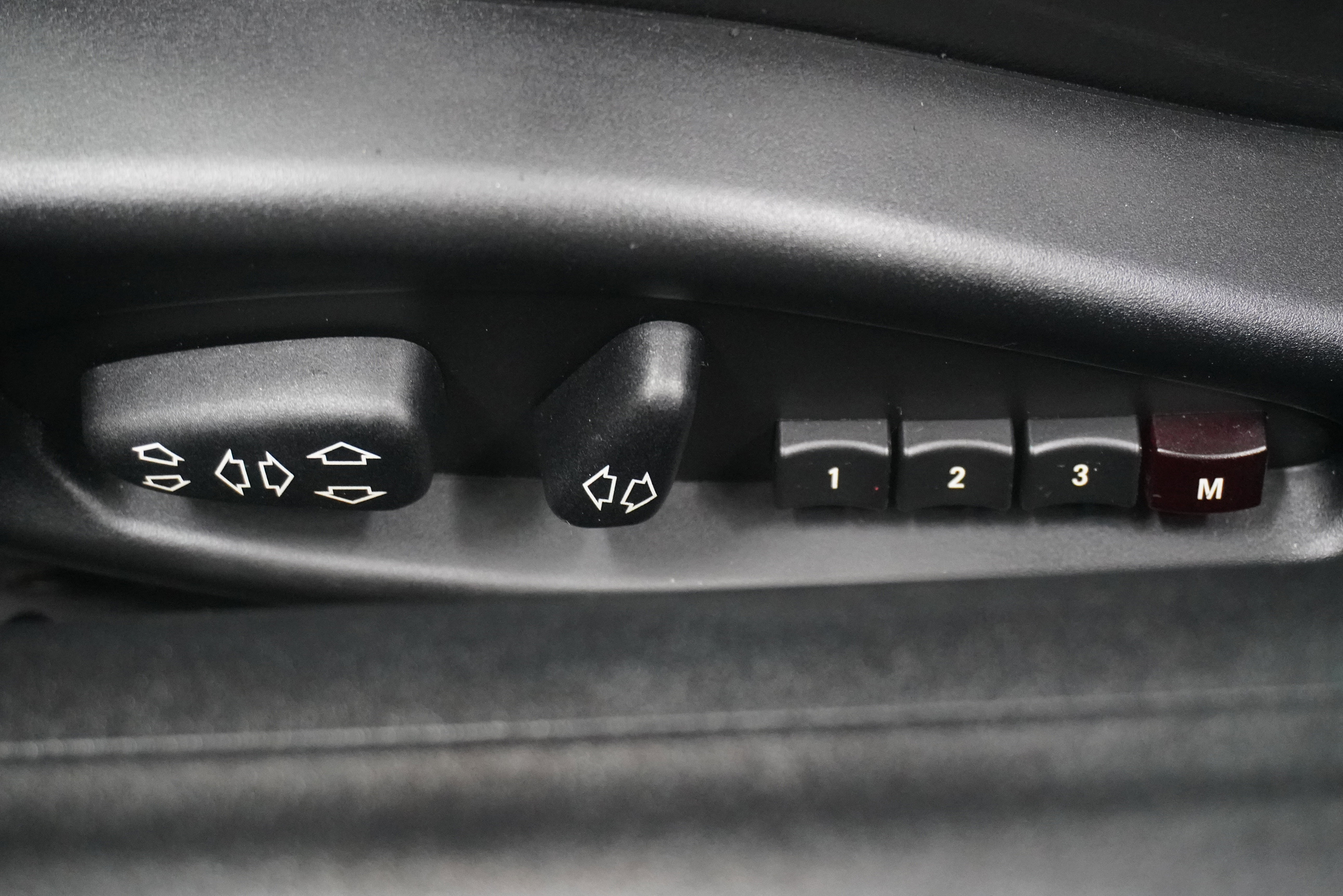 Used 2008 BMW Z4 3.0si image 16