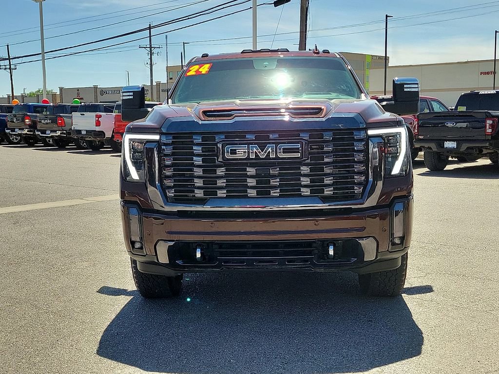 Used 2024 GMC Sierra 2500 Denali Ultimate AWD/4WD image 3