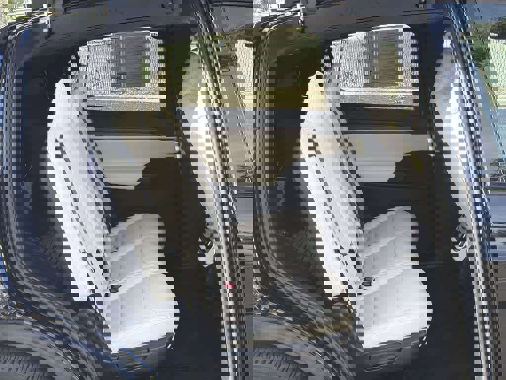 Used 2022 Tesla Model X image 29