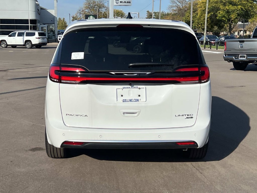 New 2027 Chrysler Pacifica Limited AWD/4WD image 5